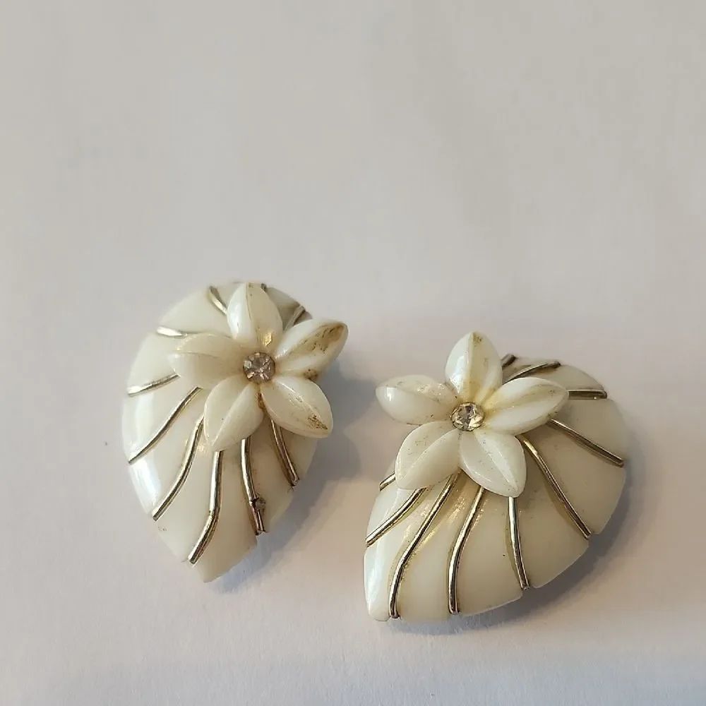 Western Germany Vintage Cream Floral Clip On Earrings